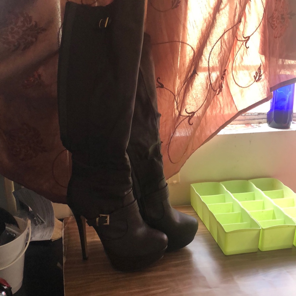 7.5 knee high heeled boot